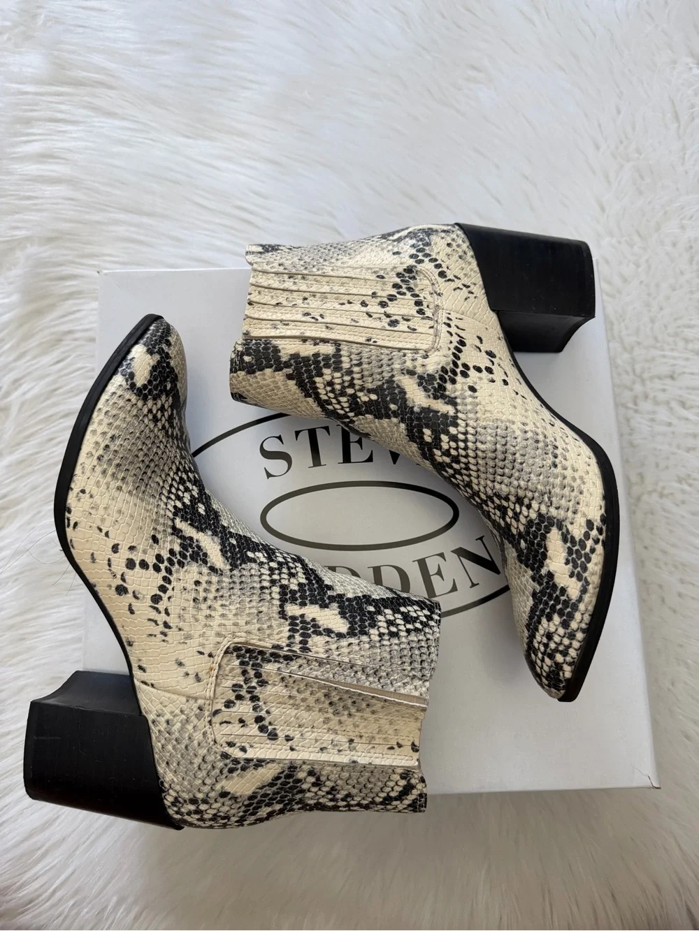 Steve Madden Jain Black & Cream Snake-Print Ankle Booties Sz 6.5